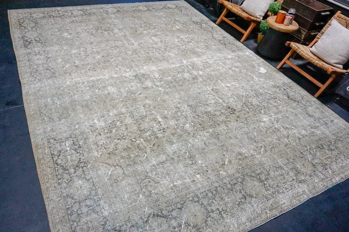 9’4 x 12’9 Classic Vintage Rug Muted Greige, Blue + Espresso SB ‘4679