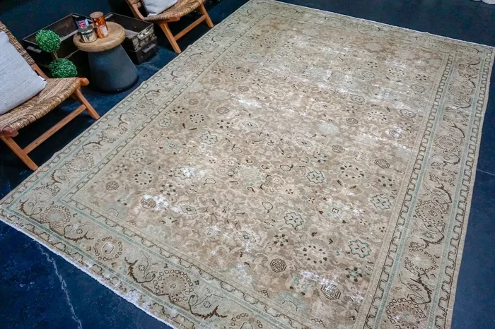9’ x 12’1 Classic Vintage Rug Muted Mocha, Brown + Green ‘3877