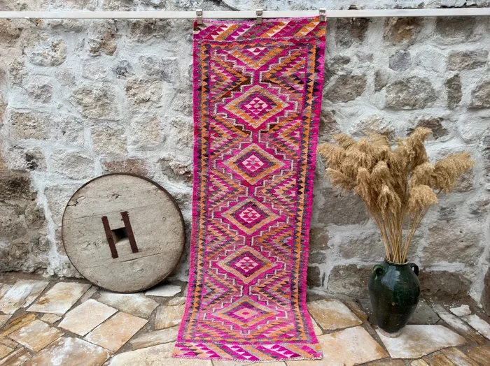 Amaan 3′ x 8’2”