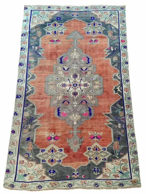 Amaris 4’9 x 7’7