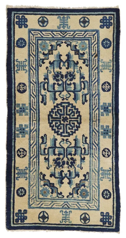 ANTIQUE CHINESE PAO TAO DO, BEIGE/BLUE 2’3” x 4’5”