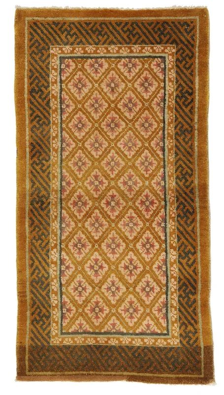 ANTIQUE CHINESE PAO TAO DO, GOLD BROCADE 2’3” x 4’3”