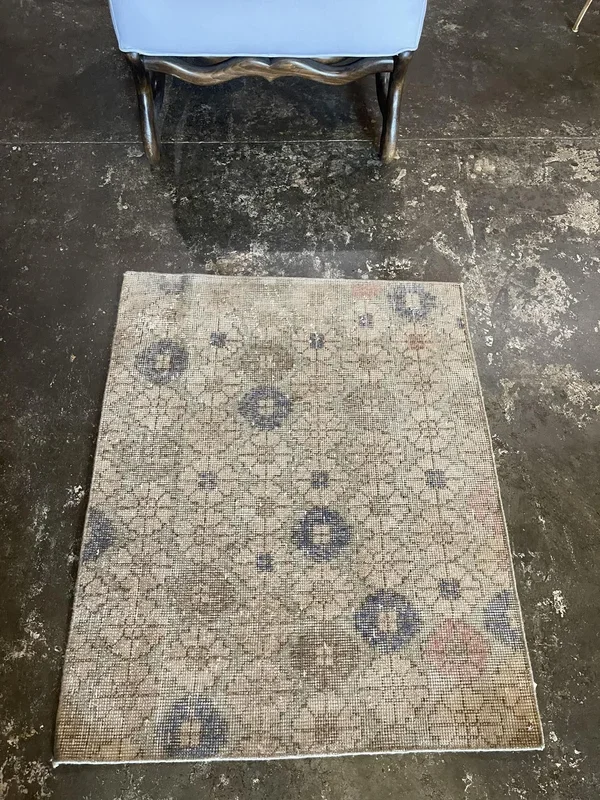 Antique Turkish Chic Rug – 2’5″ x 3′