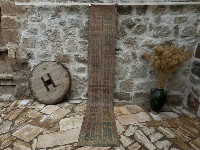 Elinor 2′ x 10’4”