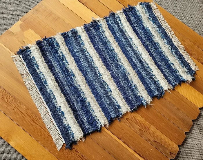 Entry Way, Bedroom, Nursery or Dorm Room Rug – 36″ x 56″ Navy, Tan & Cream