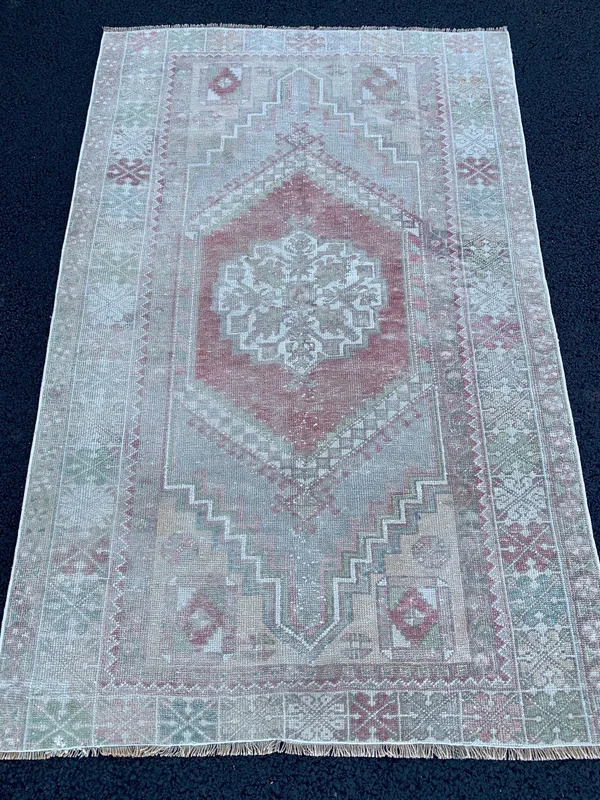 Fadila 3’9 x 6′
