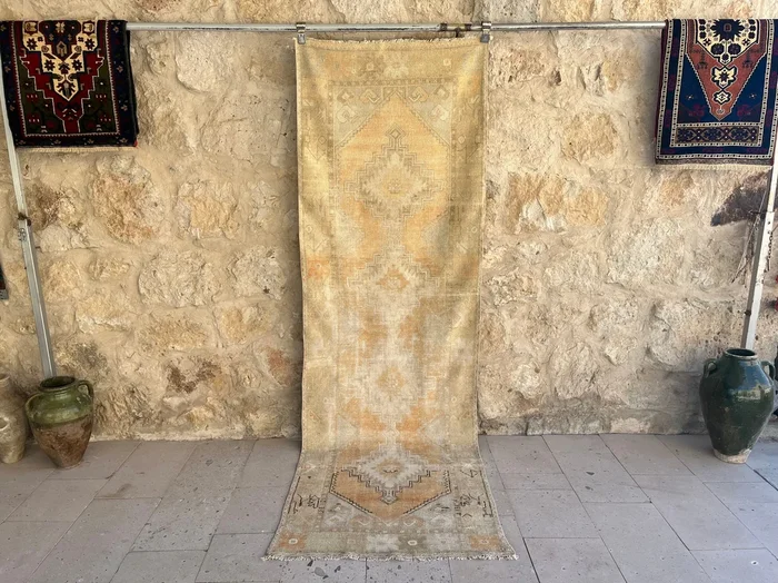 Farah 3′ x 9′ feet / 89x279cm