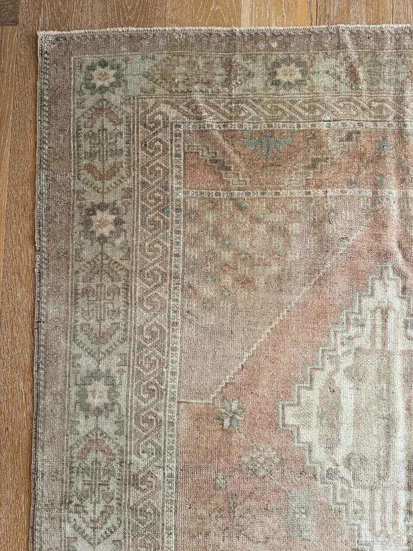 Kavi (4’4” x 7’1”)