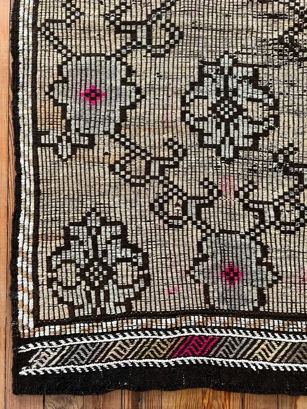 Kilim 6’2 X 9’2