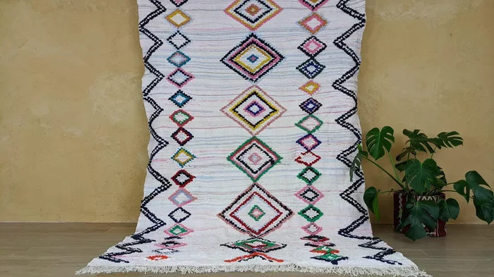 Large Boucherouite Rug, 270 x 172 cm || 8.86 x 5.64 feet