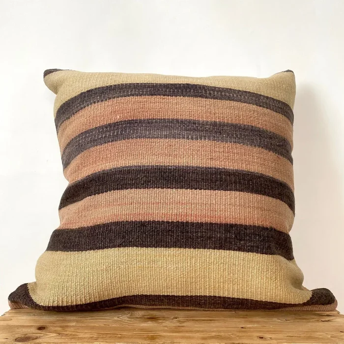 Lyra – Pink Kilim Pillow Cover