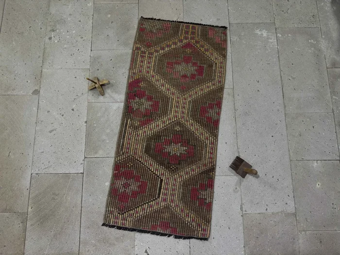 Mada 2’ x 4’4”