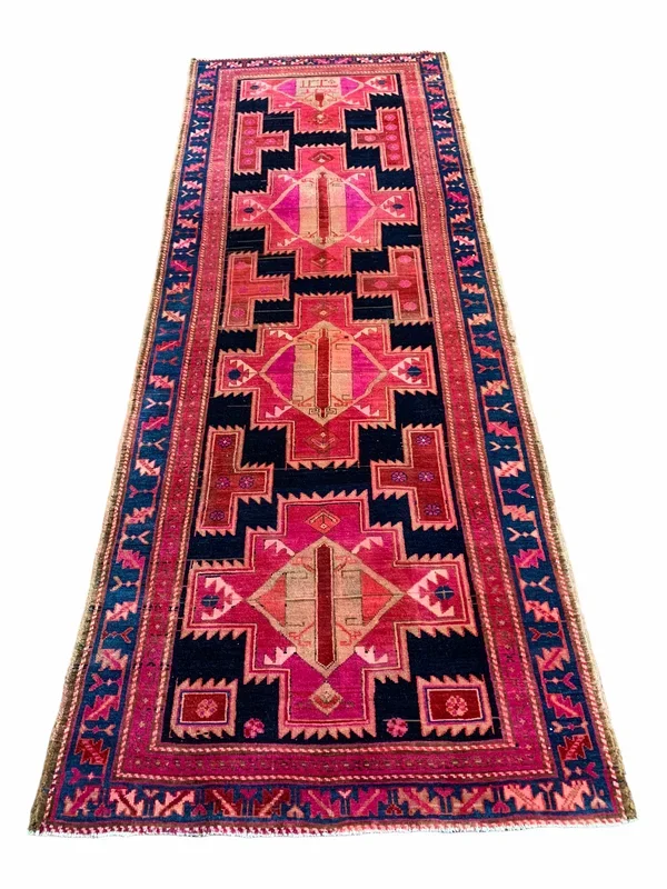 Magenta 4’2 x 10’11