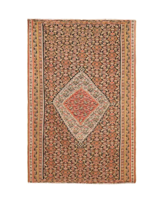 Meena 6’3″ x 4’3″