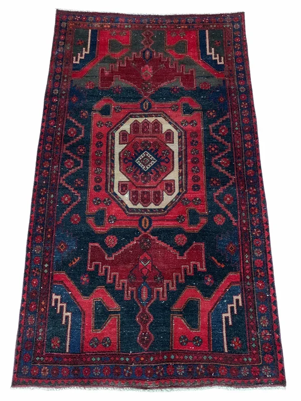 Miah 3’11 x 6’10