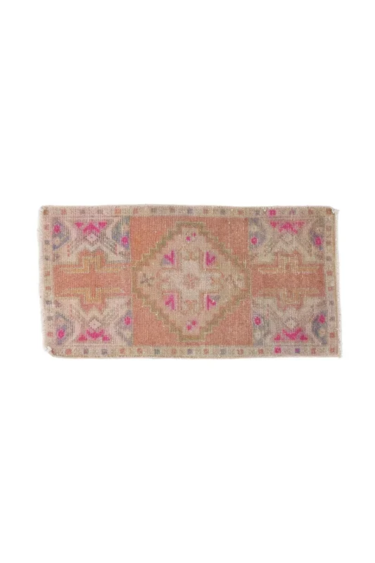No. 1306 Mini Rug – 1’6.5” x 3′