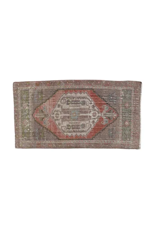 No. 1724 Mini Turkish Vintage Rug- 1’7.5″ x 3’0.5″