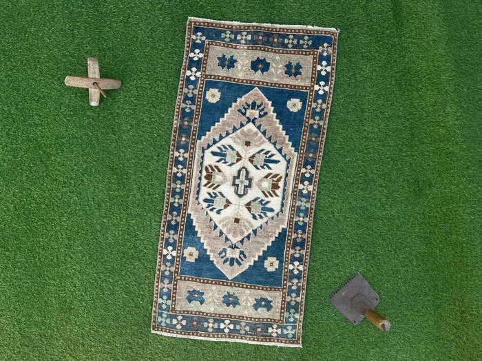 Norton 1’8” x 3’6”