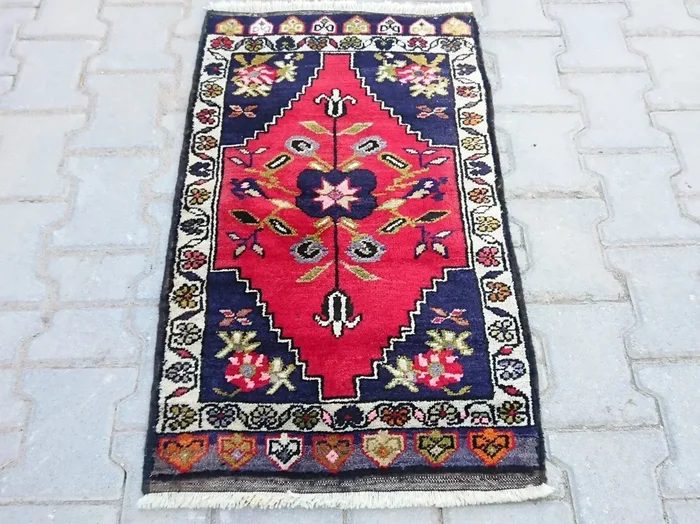 Onyx 1’9” x 3’2”