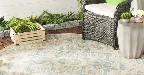 Safavieh Beach House BHS138 Aqua / Cream 4′ X 4′ Round Area Rug