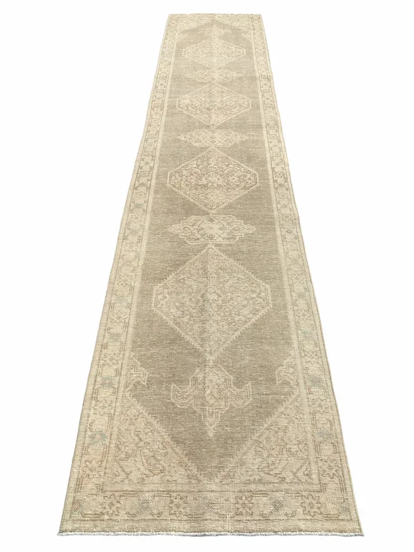 Salwah 2’7 x 12’8