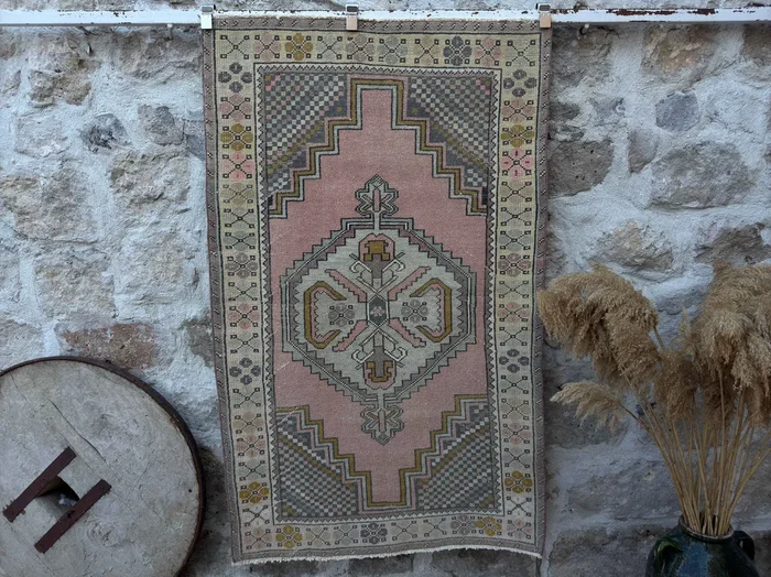 Sender 3’8″ x 5’10”