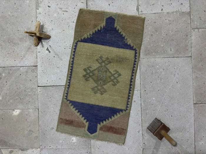 Sisile 1’4″ x 2’6″