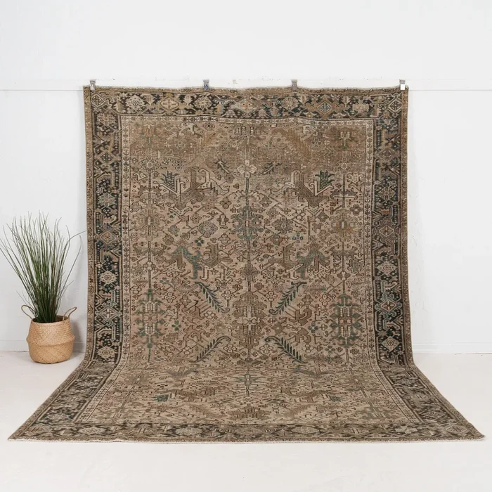 Tharynna – Vintage Persian Area Rug