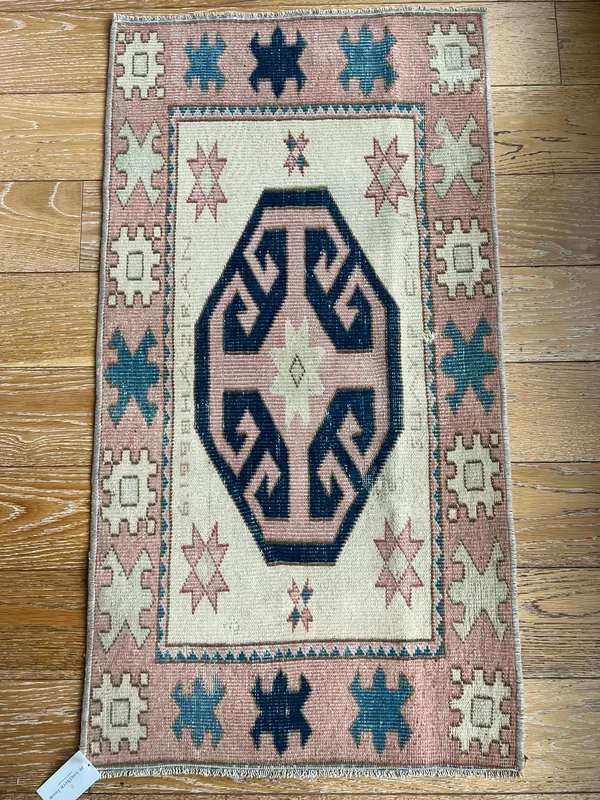 Tiny 10 (3’8” X 1’11”)