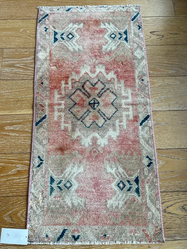 Tiny 13 (1’6” X 3’1”)