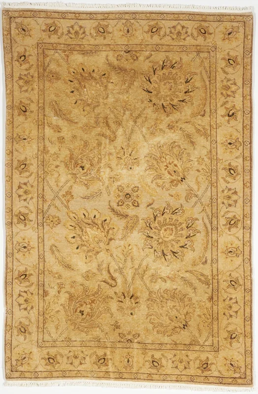 Traditional Hand Knotted Yellow Gold Wool Rug 4’1 x 6’2
