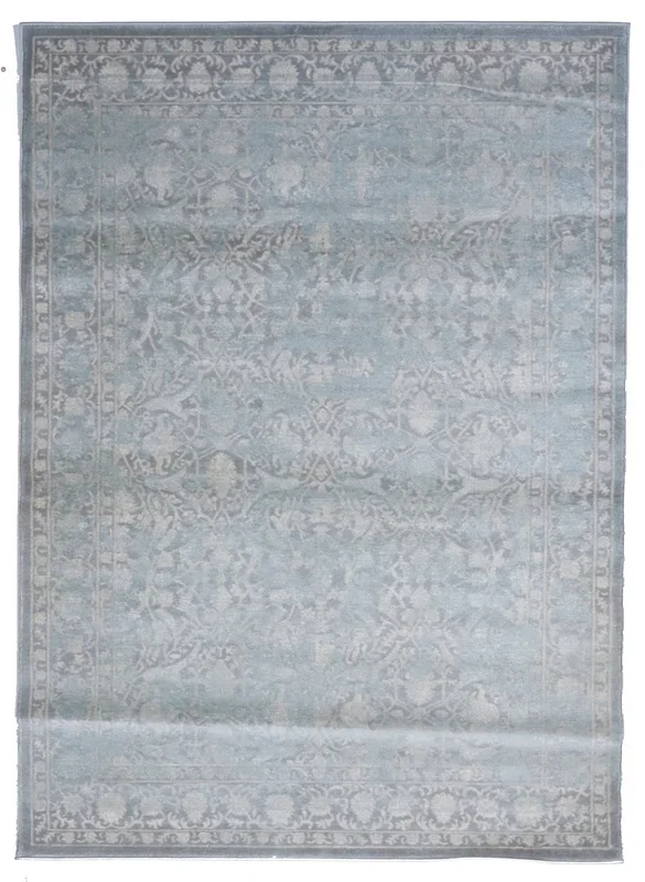 Traditional Machine Made Gray Rug 5’3 x 7’3