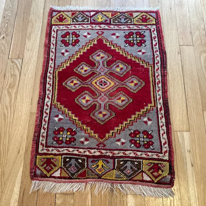 Turkish Rug, 1′ 8 x 2′ 6 Red Yastik