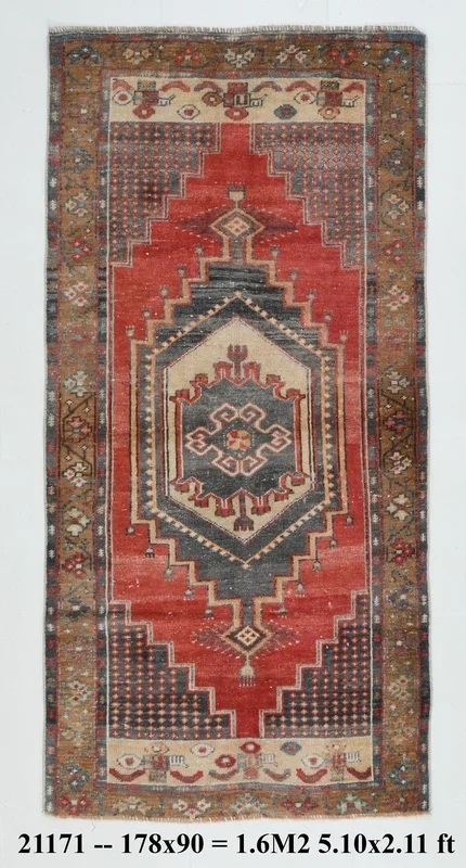 Turkish Vintage Rug 2’11” x 5’10” ft