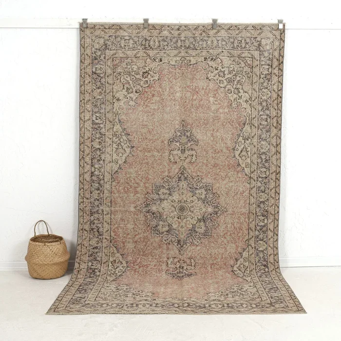 Umelia – Vintage Turkish Area Rug