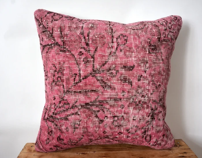 Unathi – Wool Pink Pillow Cover