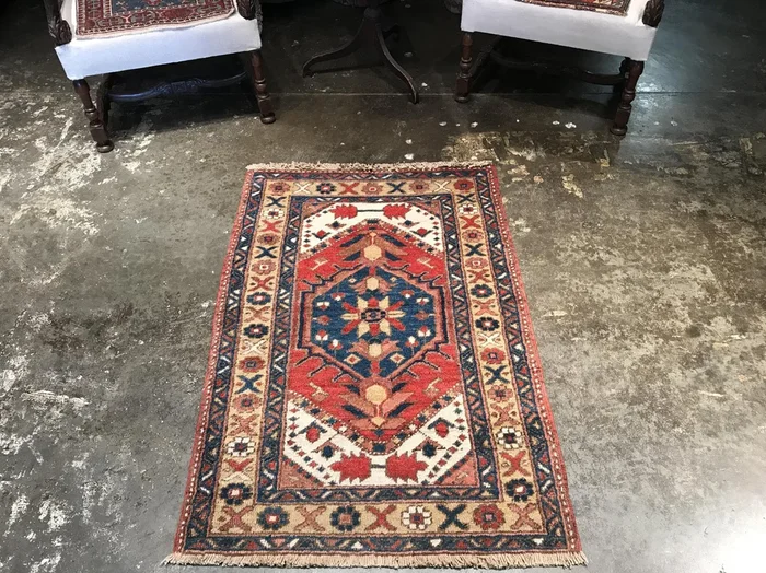 Vintage Persian Heriz Rug – 2’10” x 4’3″