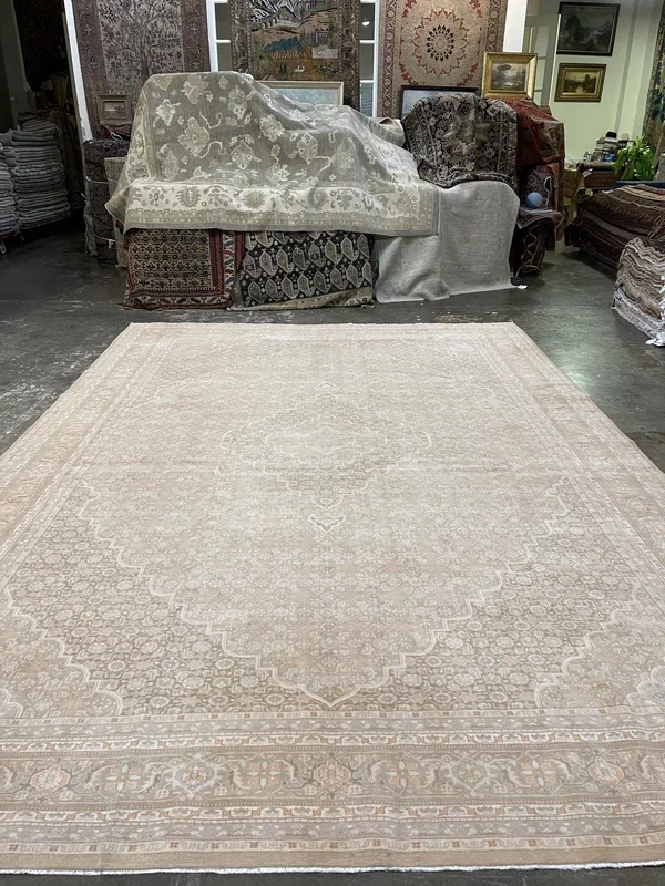 Vintage Persian Tabriz Rug – 9’7″ x 13’4″