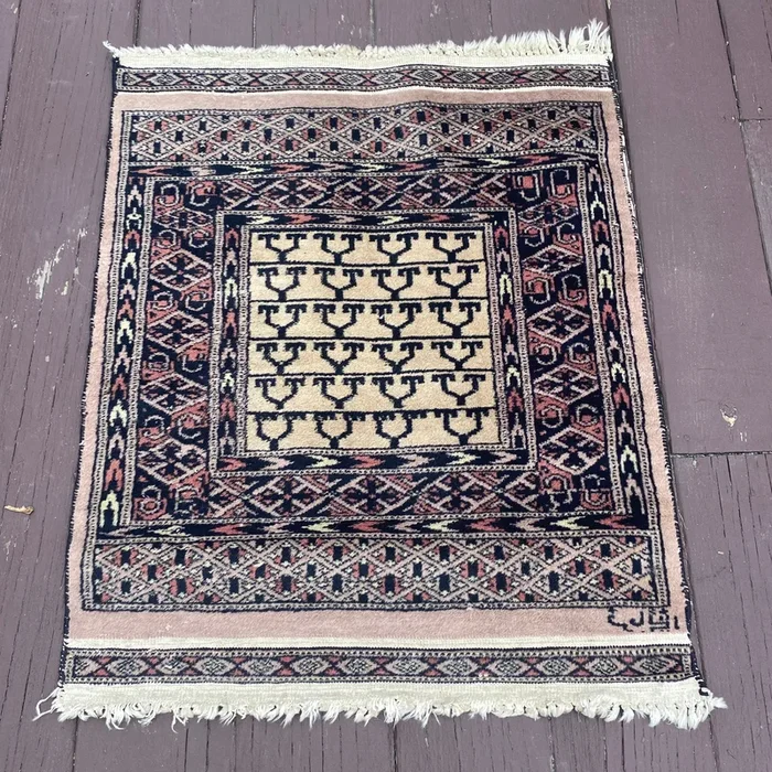 Vintage Rug, 2′ x 2′ 6 Cream