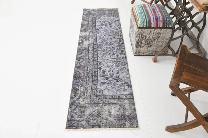 Vintage Runner Rug 1’9″ x 6’11” ft