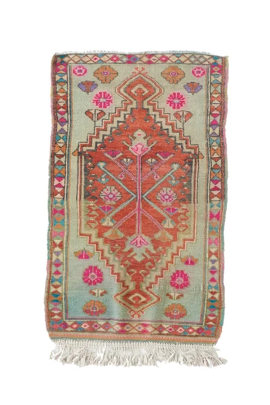 Vintage Turkish Accent Rug – 2’5.5″ x 4’5″