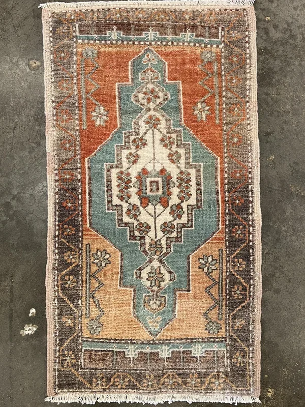 Vintage Turkish Anatolian Rug – 1’9″ x 3’3″