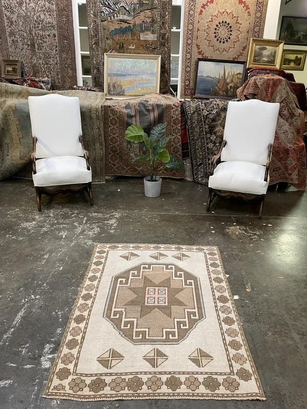Vintage Turkish Anatolian Rug – 3’5″ x 4’8″