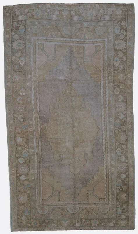 Vintage Turkish Anatolian Rug – 4’11” x 8’8″