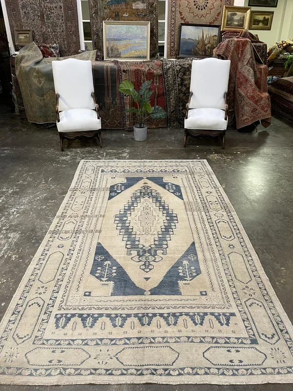 Vintage Turkish Anatolian Rug – 5’7″ x 9’11”