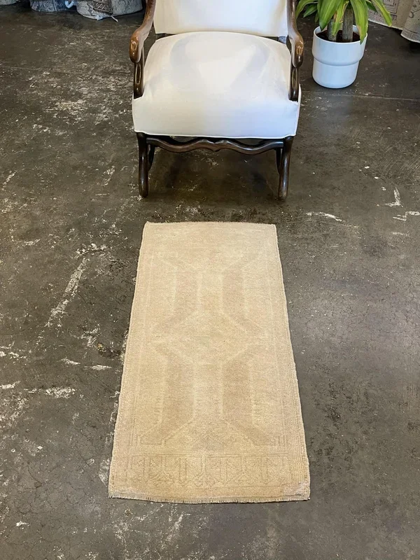 Vintage Turkish Oushak Rug – 1’8″ x 3’8″