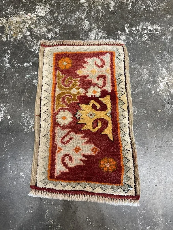Vintage Turkish Yastik Rug – 10″ x 1’4″
