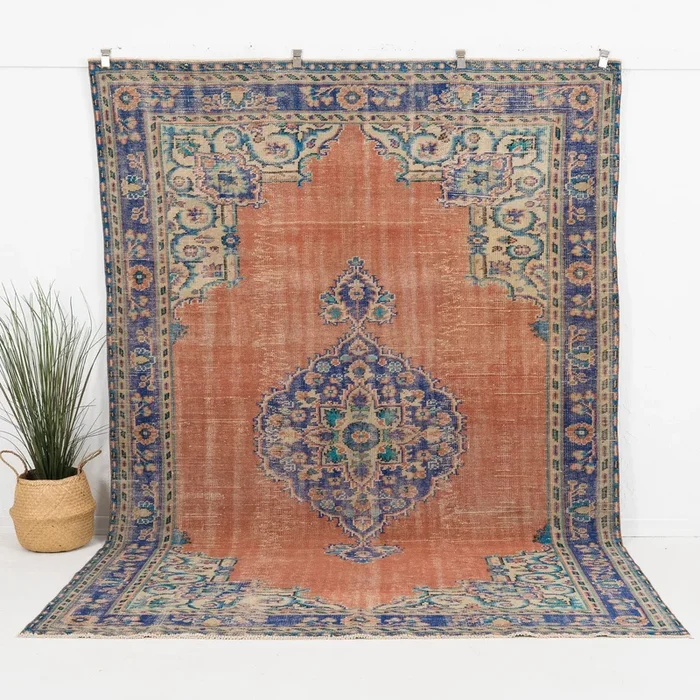 Vyralyn – Vintage Turkish Area Rug