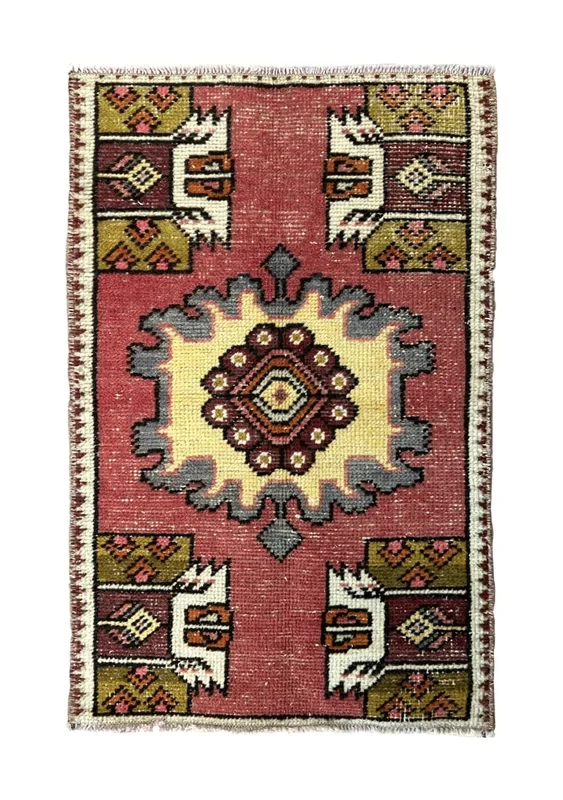 Yennefer – Vintage Turkish Small Rug