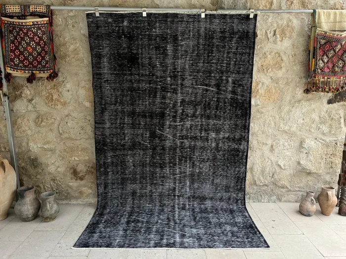 Yosef 5’3” x 8’9”